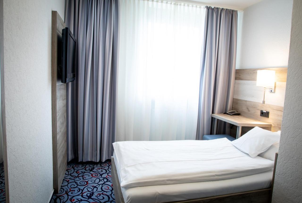 Pfefferhoehe Hotel & Restaurant Alsfeld Exteriör bild